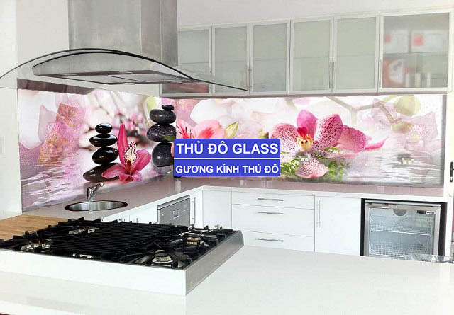 Chọn tranh kính 3D cho phòng bếp nên chọn tranh màu sắc tươi sáng